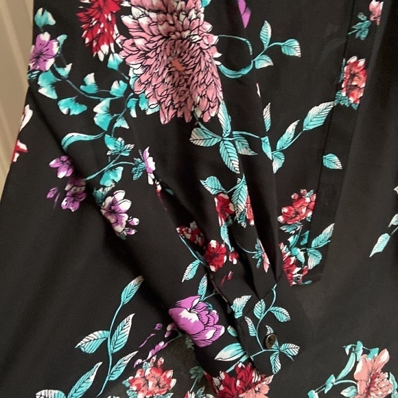 Candie's Black Floral Lace Long Sleeve Blouse M NWT - Picture 10 of 10